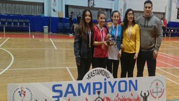 Genç Kızlar Badmintonda Şampiyon