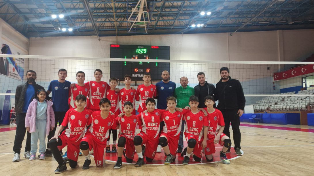 Şehit Necmi Yıldırım Ortaokulu Voleybol Takımı Türkiye Yarı Finallerinde
